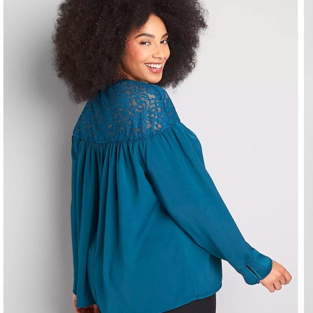 Lane Bryant Split-Neck Lace Yoke Top Size 20 - Picture 2 of 13